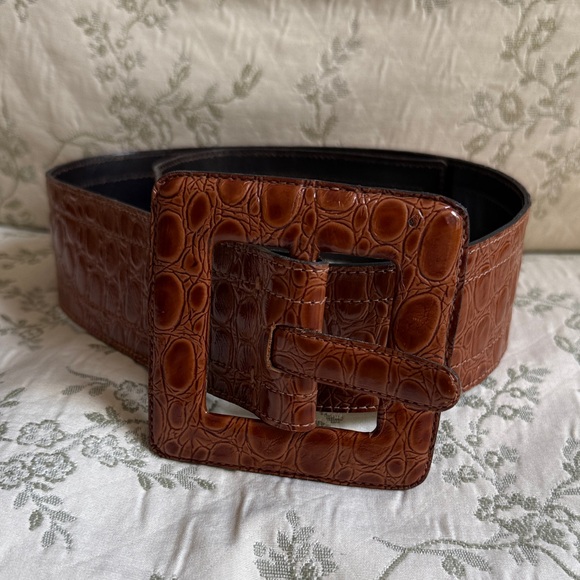 Yves Saint Laurent vintage Brown embossed leather crocodile Pattern Women's Belt - Picture 1 of 15